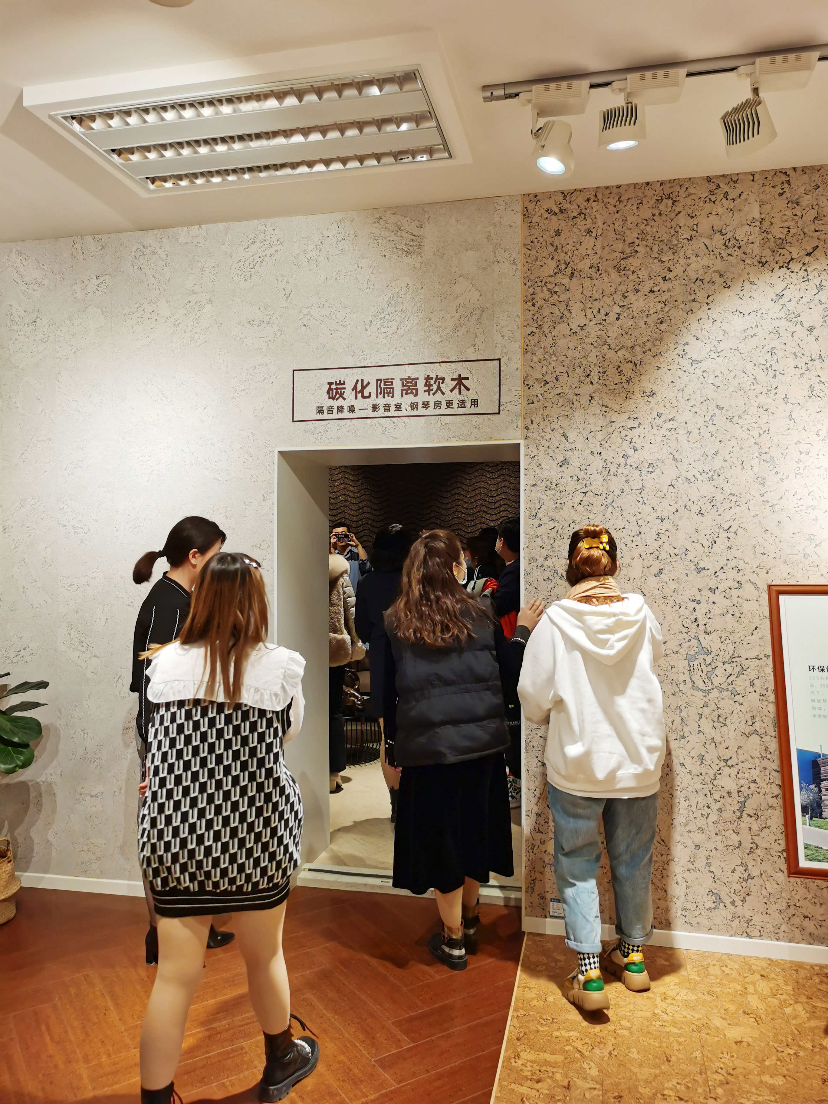 首屆新疆國(guó)際軟木文化節(jié)交流會(huì)啟動(dòng),“軟”實(shí)力硬圈粉! 8 首屆新疆國(guó)際軟木文化節(jié)交流會(huì)啟動(dòng),“軟”實(shí)力硬圈粉! 8