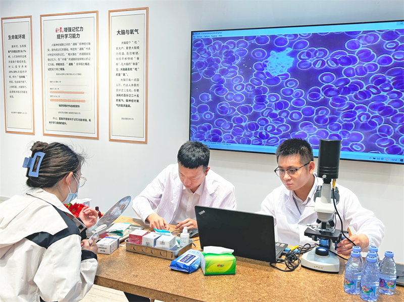 得高補氧學(xué)習(xí)桌亮相第83屆中國教育裝備展示會，富氧科技助力青少年智慧成長 圖片7